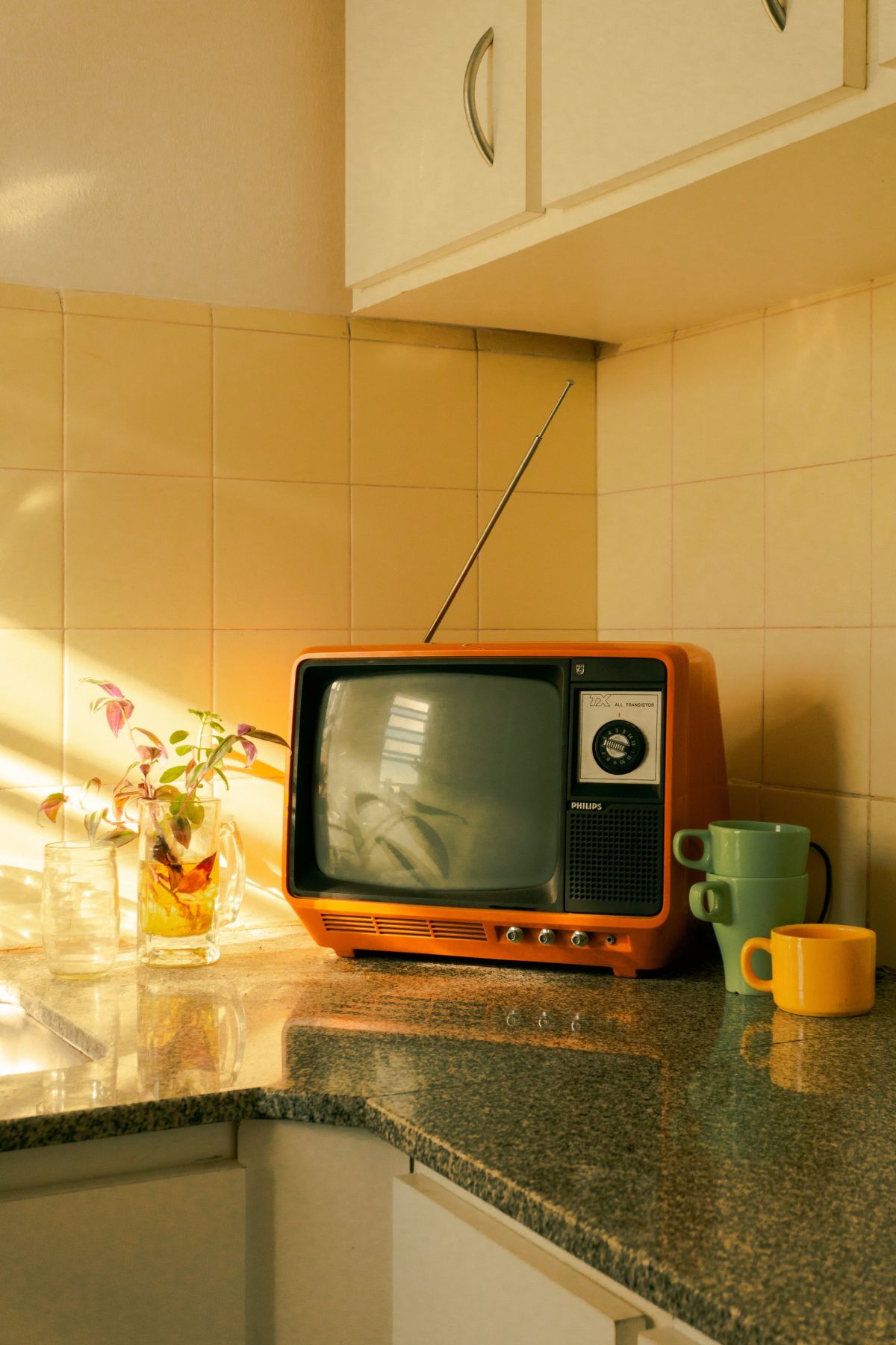 Pikku-TV keittiössä